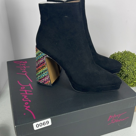 Betsey Johnson Women's Raylan Booties Sz-6 NIB - Picture 11 of 12